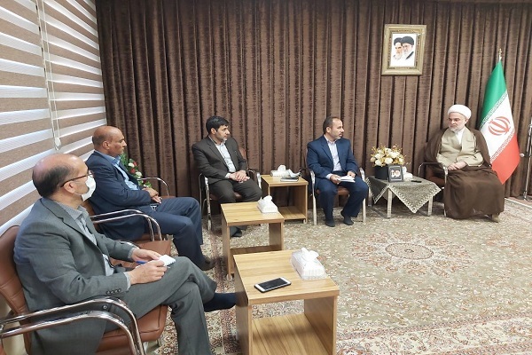 دیدار کارکنان اموزش و پرورش با نماینده ولی فقیه در کردستان