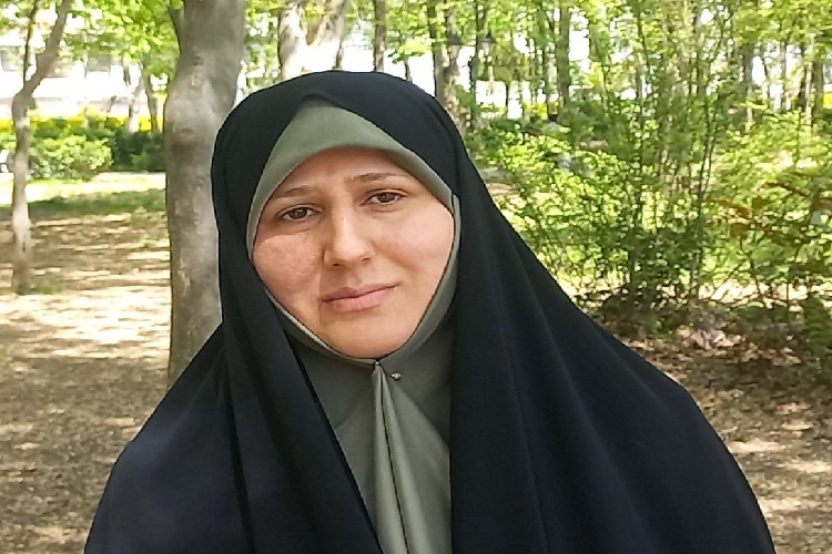 سمیه اقدامی دبیر کمیته زنان دفاع مقدس گیلان