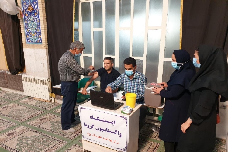 استقرار تیم سیار واکسیناسیون کرونا در مساجد یزد