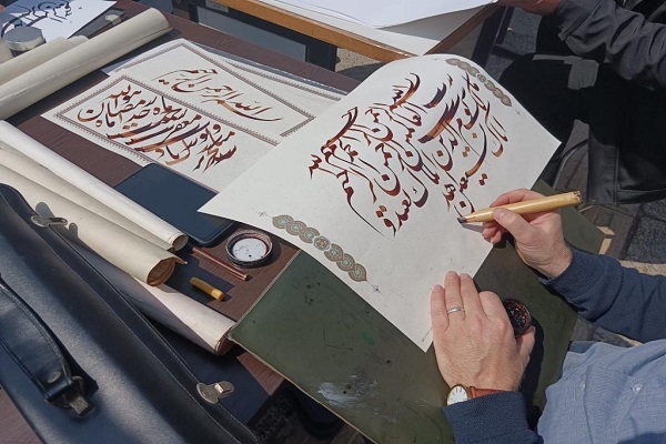 مراسم «بداهه‌نویسی آیات کلام‌آلله مجید» در رشت برگزار شد + عکس