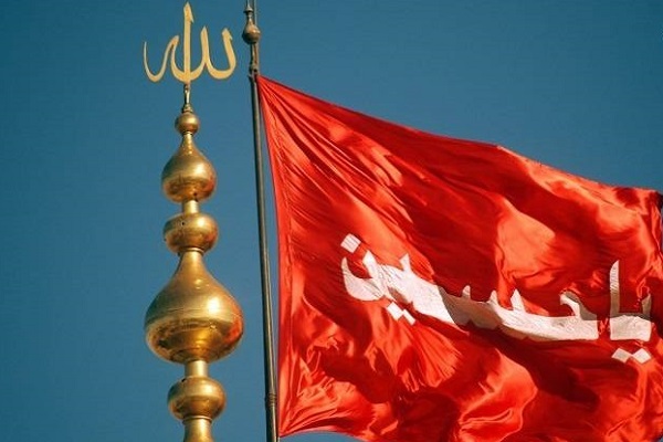 Установка флага храма Хусейни в разделе неправительственных организаций Международной выставки Коран