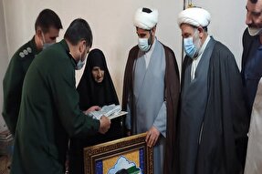 دیدار فرمانده سپاه فتح کهگیلویه‌وبویراحمد با خانواده ۳ شهید روحانی