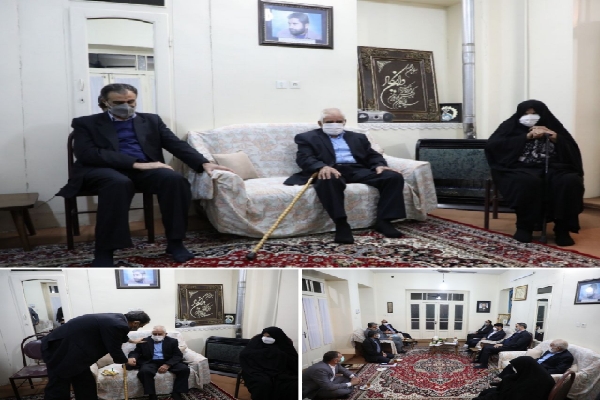 دیدار استاندار چهارمحال و بختیاری با خانواده شهید آقابزرگی 