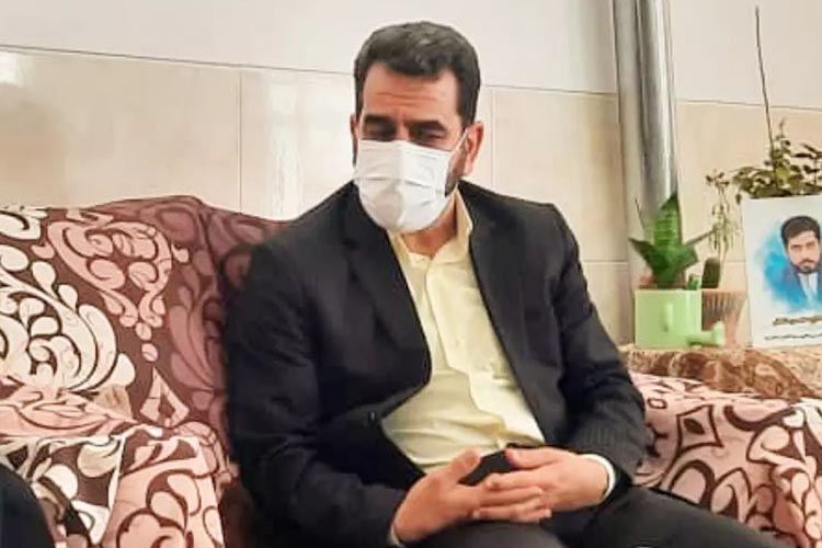 دیدار معاون استانداری یزد با خانواده شهید حسن دانش