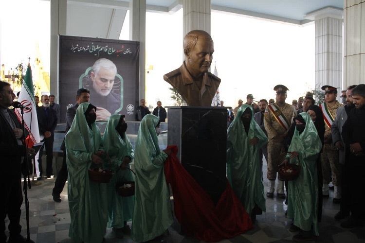 رونمایی از سردیس سردار دل‌ها، شهرداری شیراز