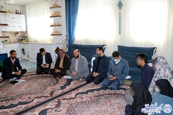 بازدید مسئولان از خانواده 2 زندانی در بیرجند