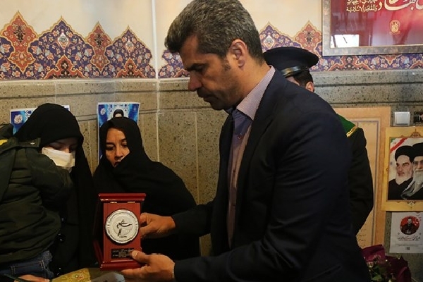 مدال‌های قهرمانی آسیا به خانواده شهید مظفری‌نیا اهدا شد