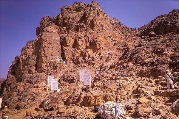 تخریب کوه احد