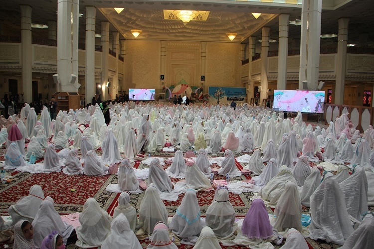 جشن تکلیف، دانش‌آموزان دختر، حرم شاهچراغ