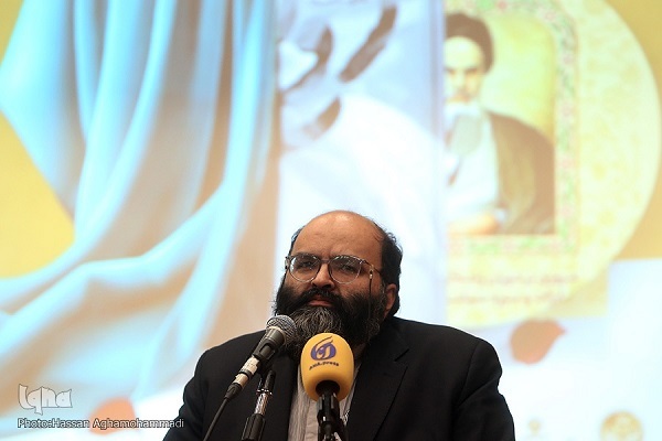 آئین رونمایی از کتاب روح‌الله