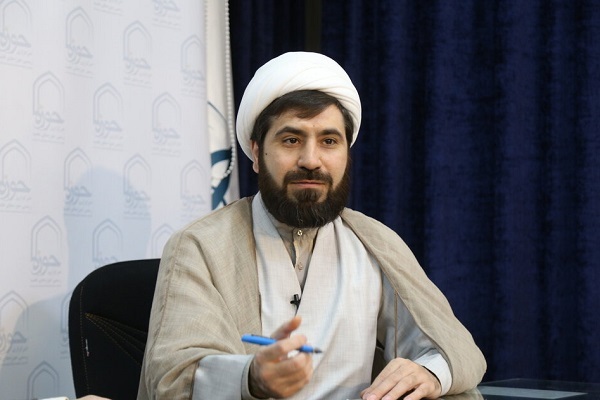 علی قهرمانی نویسنده کتاب فاطمه علی است