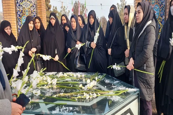 آیین عطرافشانی گلزار مادران شهدا در ارومیه برگزار شد