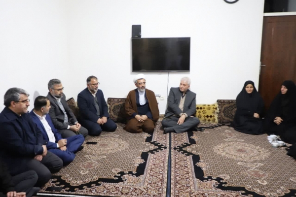 دیدار استاندار لرستان با خانواده شهید عبدالهی
