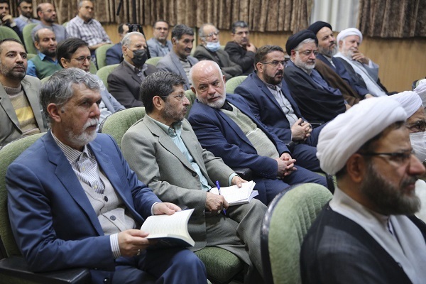 بی‌آزار شیرازی و ژرف‌اندیشی در قرآن و تقریب