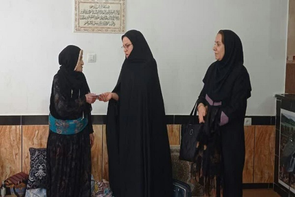 مسئول بسیج زنان سردشت با مادر شهید «عبدولی» دیدار کرد