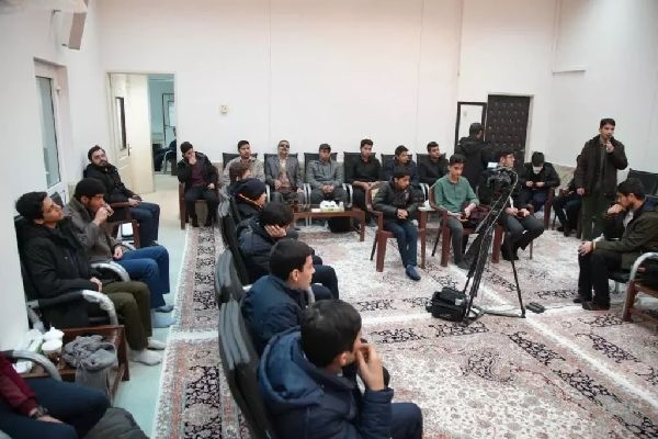 دیدار جمعی از نوجوانان قرآنی استان قم با آیت‌الله سعیدی