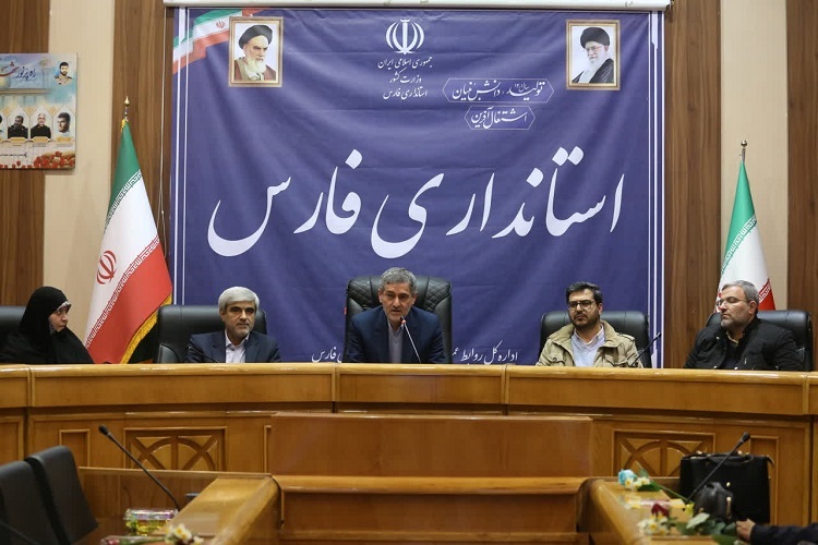 دیدار استاندار فارس با بانوان شاغل در استانداری
