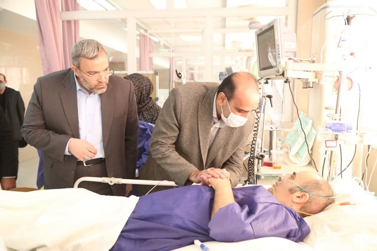 عیادت معاون استاندار فارس از مجروحان حادثه حرم شاهچراغ(ع)