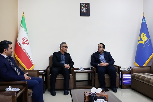 دیدار مدیرکل کتابخانه‌های عمومی یزد با مدیرکل صدا و سیما