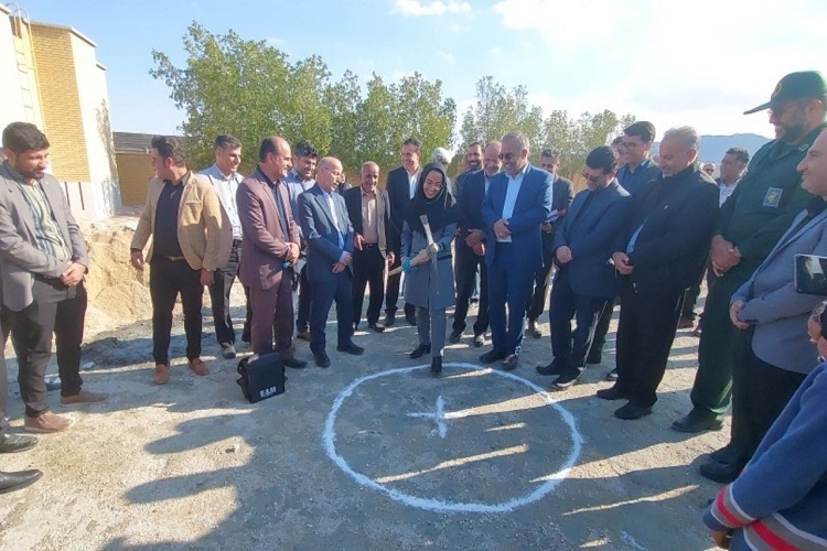 کلنگ‌زنی دبیرستان دخترانه فدک روستای چاه رمضان بخش خیرگو شهرستان لامرد