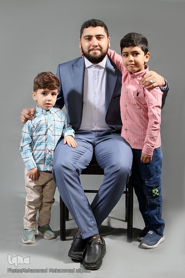 ارمغان روشن پدر ارمغان روشن پدر
