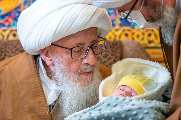 تعدادی از طلاب توسط آیت‌الله وحیدخراسانی معمم شدند + تصاویر