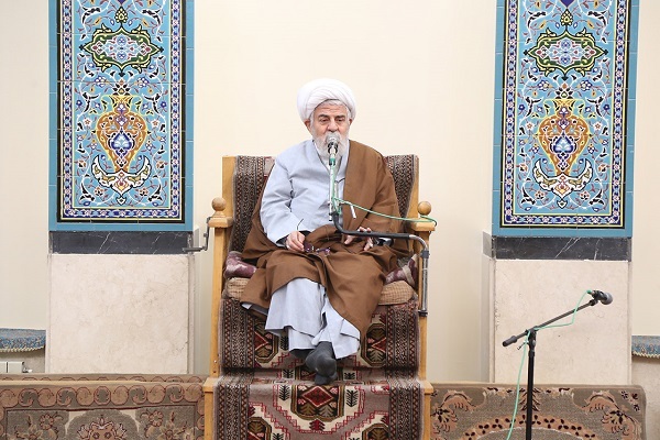 جشن ولادت امیرمؤمنان(ع) و عمامهگذاری تعدادی از طلاب توسط آیتالله مکارم جشن ولادت امیرمؤمنان(ع) و عمامهگذاری تعدادی از طلاب توسط آیتالله مکارم