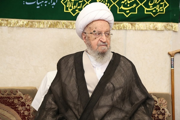 جشن ولادت امیرمؤمنان(ع) و عمامهگذاری تعدادی از طلاب توسط آیتالله مکارم جشن ولادت امیرمؤمنان(ع) و عمامهگذاری تعدادی از طلاب توسط آیتالله مکارم