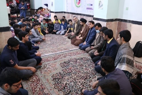 مدیر کل آموزش و پرورش استان کرمان در جمع دانش‌آموزان معتکف