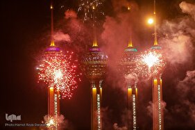 نورافشانی جشن فجر در برج میلاد