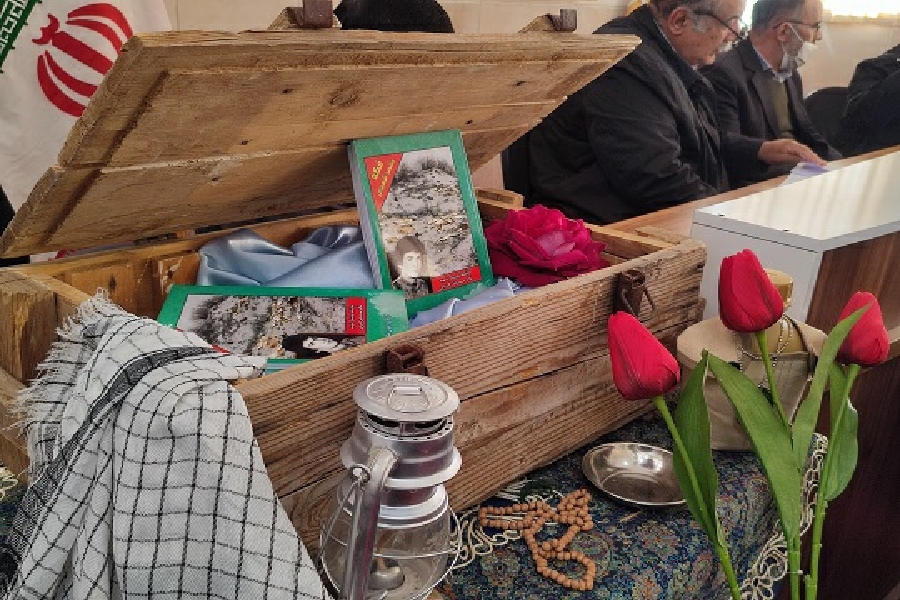 رونمایی کتاب فکه مشهد شهیدان رونمایی کتاب فکه مشهد شهیدان