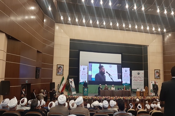 وظیفه اصلی مسلمانان گسترش گفتمان تقریب است