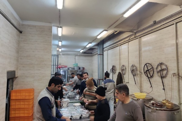طبخ و توزیع غذای گرم