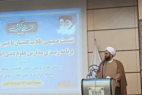 طلاب نقش اساسی در هدایت سازی جامعه دارند