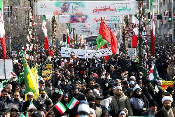 جمعه//////شور انقلابی در راهپیمایی 22 بهمن و کمک به زلزله‌زدگان خوی