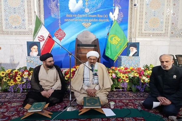 از قاریان ممتاز قرآن کریم کشور عراق در حرم رضوی تقدیر شد