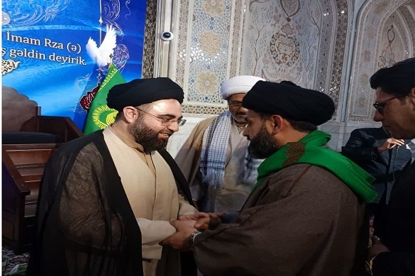 از قاریان ممتاز قرآن کریم کشور عراق در حرم رضوی تقدیر شد