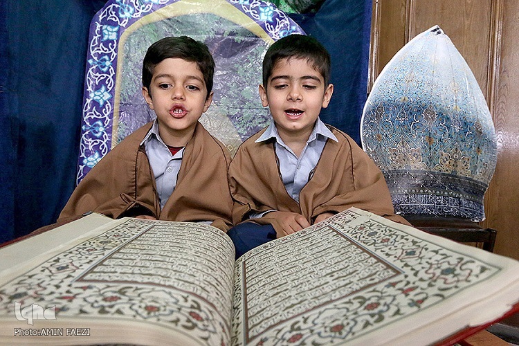 «شکوفه‌های احمدی»، حرم شاهچراغ(ع)