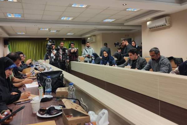 در حال تکمیل / هنر بهترین ابزار برای اشاعه انقلاب است/  حبیب‌الله صادقی افتخار هنر انقلاب بود