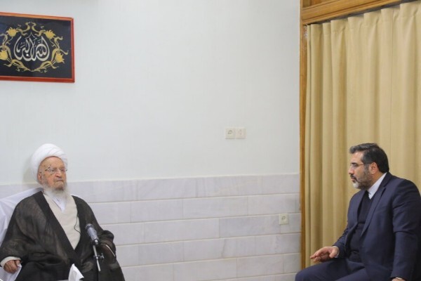 آیت‌الله مکارم شیرازی مرجع تقلید شیعیان و مهدی اسماعیلی وزیر ارشاد