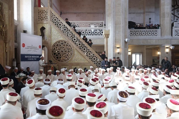 جشن فارغ‌التحصیلی حافظان قرآن در توقات ترکیه