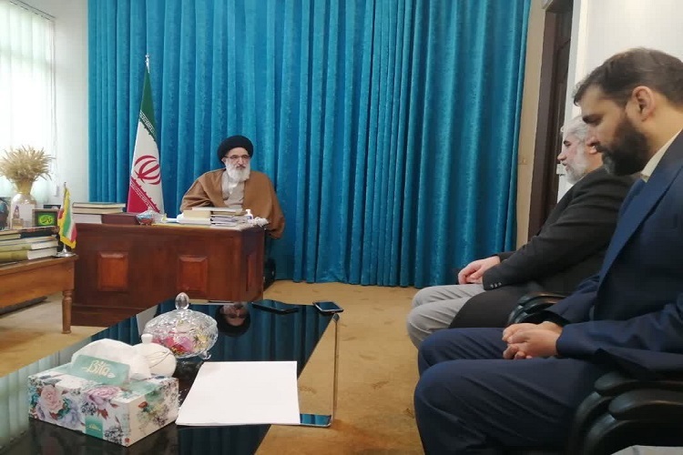 دیدار آیت الله سیدمحمدمهدی حسینی همدانی امام جمعه کرج با یاسر احمدوند، معاون فرهنگی وزارت فرهنگ و ارشاد اسلامی نیروهای انقلابی پرچمدار فرهنگ و هنر باشند