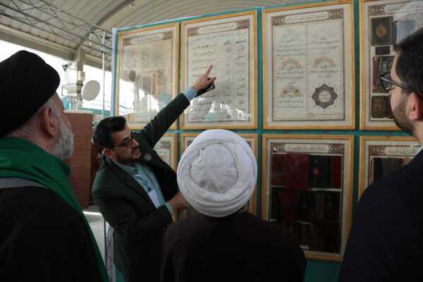 نمایش قرآن منسوب به امام علی (ع) در نمایشگاه کربلا