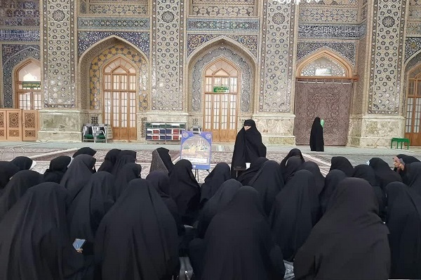 طلاب تمهیدی خواهر نمایندگی المصطفی در حلقات تربیتی حرم مطهر رضوی حضور یافتند