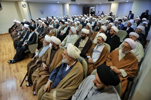 جدایی مردم از روحانیت، جدایی از دین را به دنبال خواهد داشت