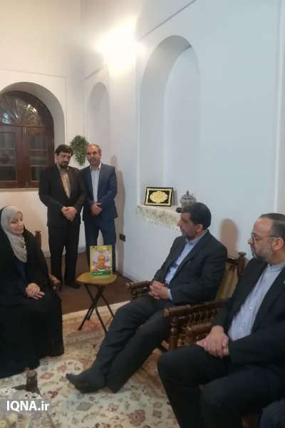 دیدار سید‌عزت‌الله ضرغامی با خانواده شهید مدافع سلامت