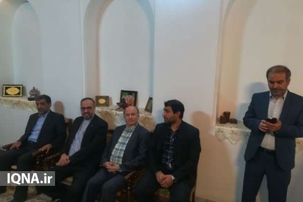 دیدار سید‌عزت‌الله ضرغامی با خانواده شهید مدافع سلامت