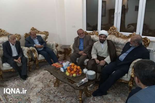دیدار وزیر کشور با خانواده شهید انقلاب حضرت آیت‌الله حاج‌شیخ ابوتراب عاشوری