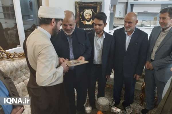 دیدار وزیر کشور با خانواده شهید انقلاب حضرت آیت‌الله حاج‌شیخ ابوتراب عاشوری