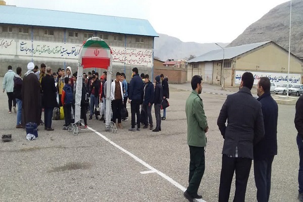 نخستین کاروان راهیان نور ماکو به مناطق عملیاتی جنوب کشور اعزام شد